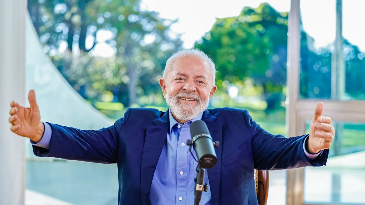 Imagem ilustrativa da imagem Lula abre o jogo sobre disputar reeleição: "Evitar trogloditas"