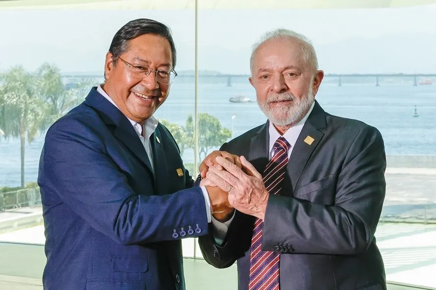 Presidente Lula e o presidente da Bolívia Luis Arce, durante a Cúpula de Chefes de Estado do Mercosul e Estados Associados
