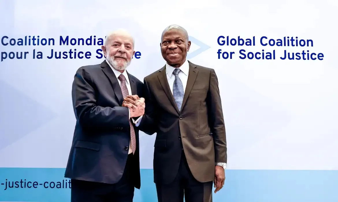 Lula ao lado do diretor-geral da OIT, Gilbert Houngbo