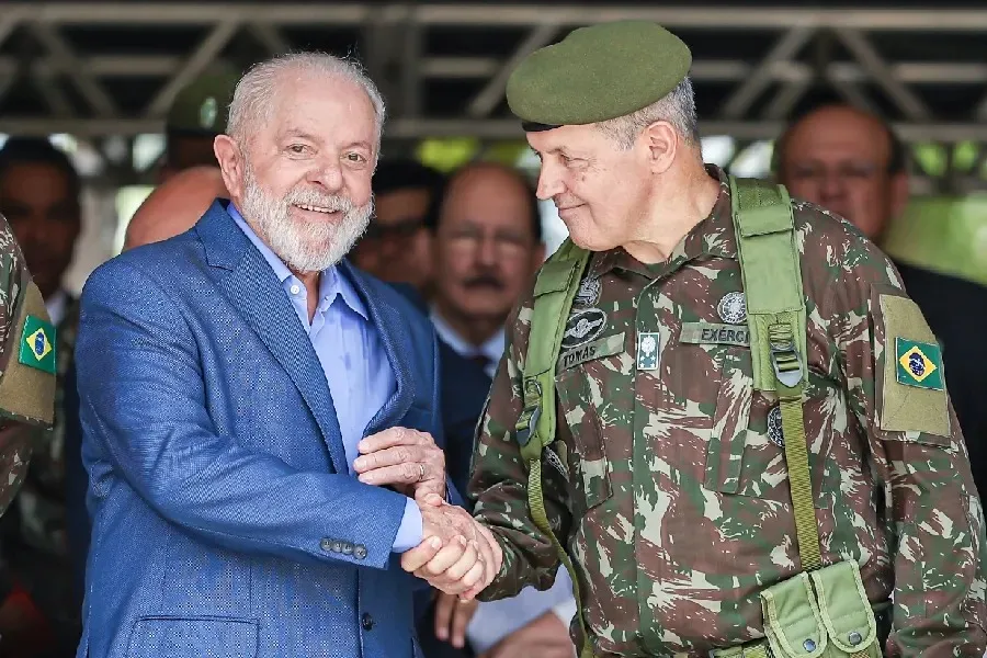 Presidente tem feito elogios ao comandante do Exército