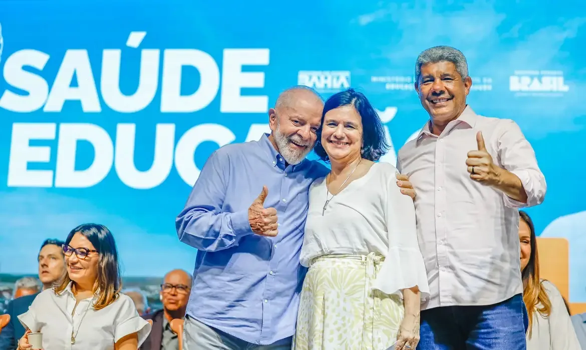 Antes de ir à Bahia, o presidente Lula participou da cerimônia de entrega de 914 apartamentos em Maceió
