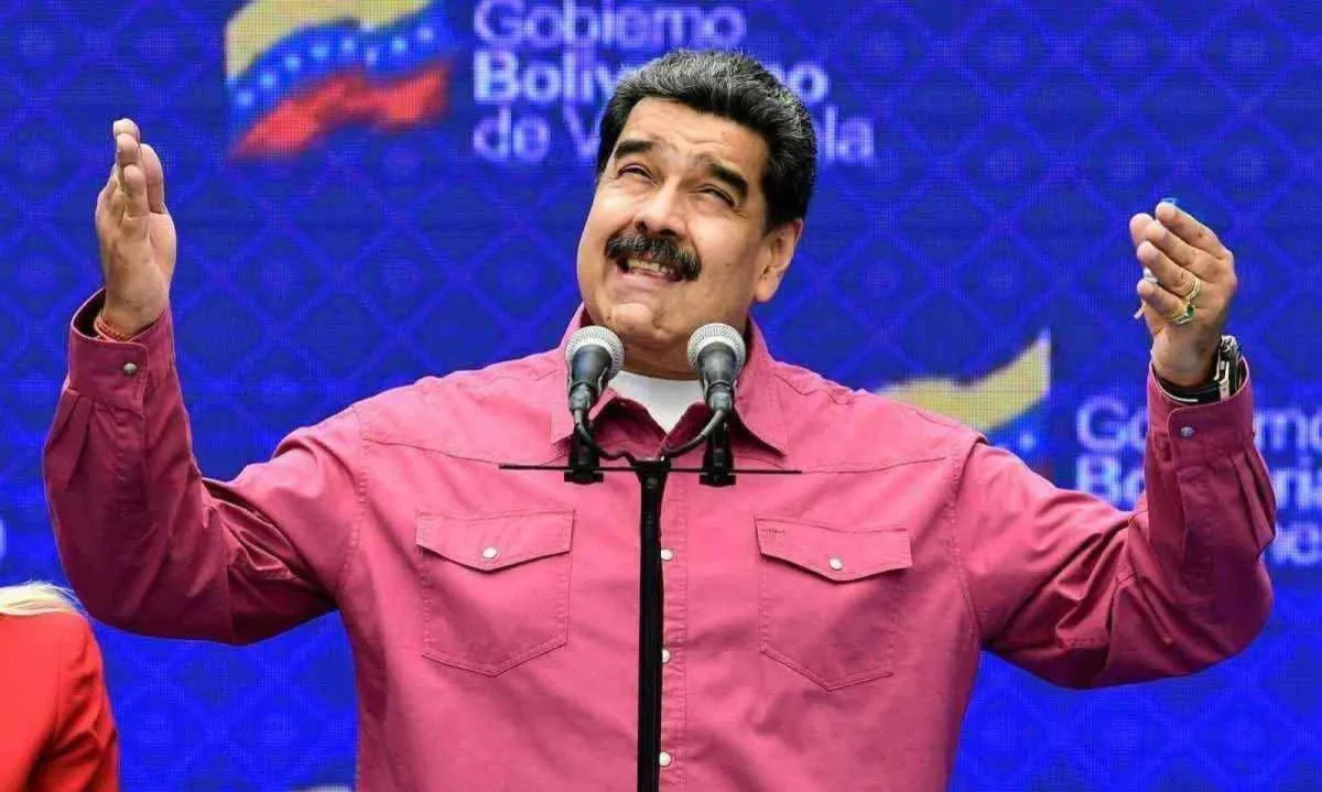 Presidente venezuelano responde críticas de Lula