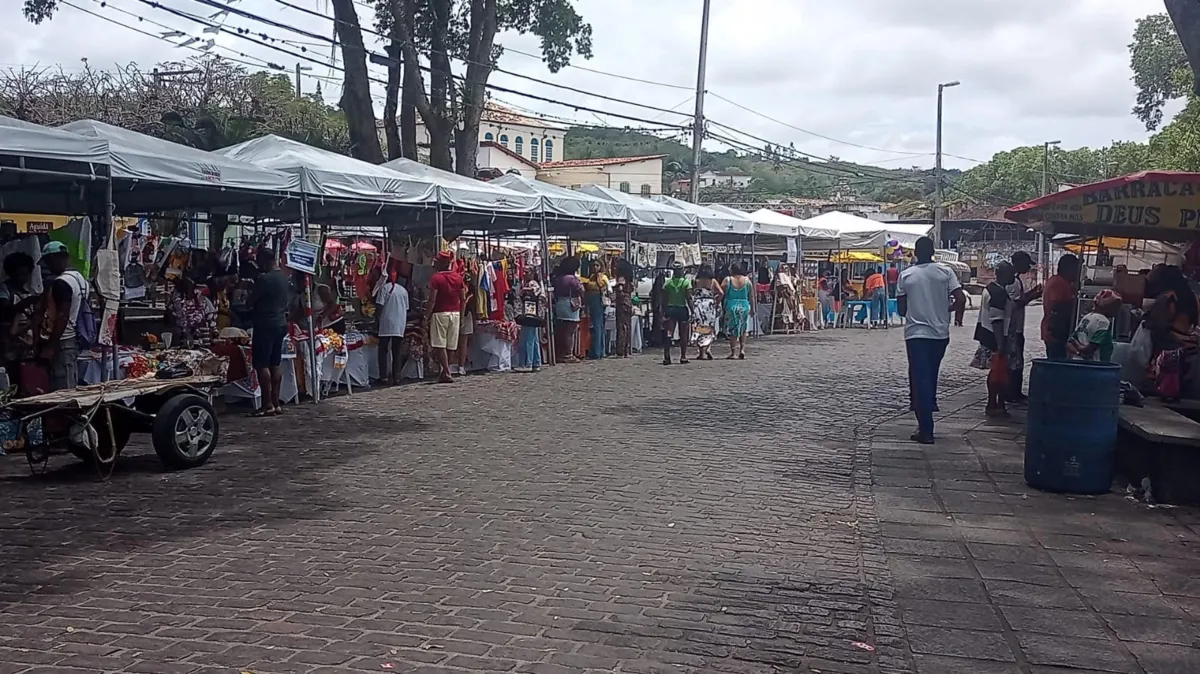 Mais de 40 artesãs negras expõem artesanatos no Rio Vermelho
