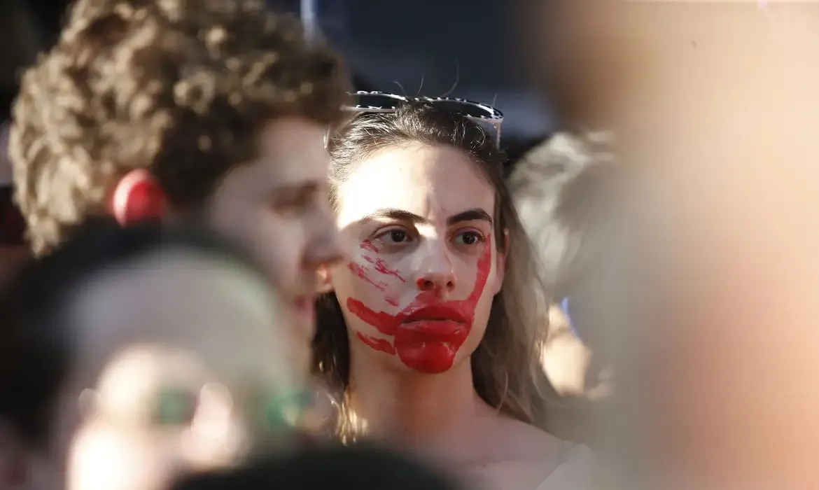 Imagem ilustrativa da imagem Manifestantes ocupam Avenida em protesto contra PL do aborto