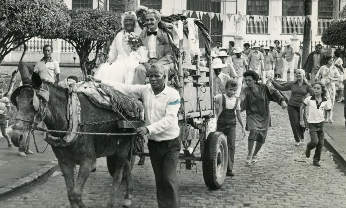 Carroceiros em tradicional casamento junino