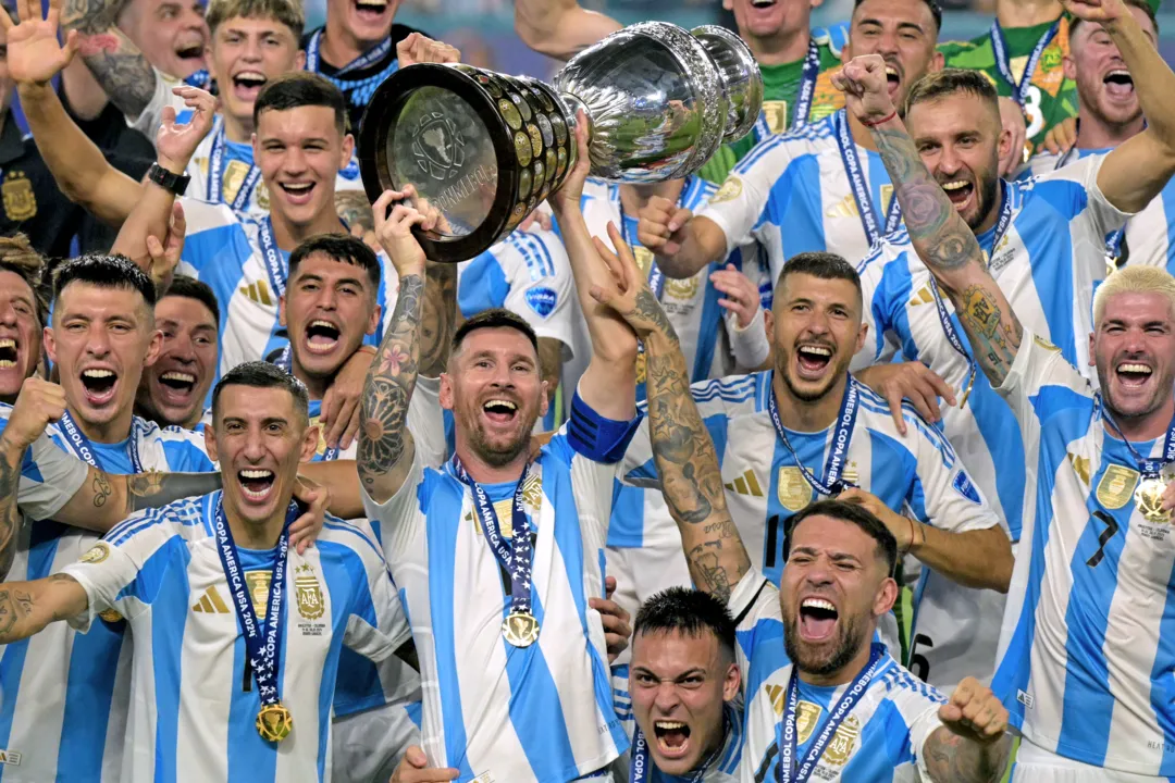 Messi se isolou na lista de maiores campeões