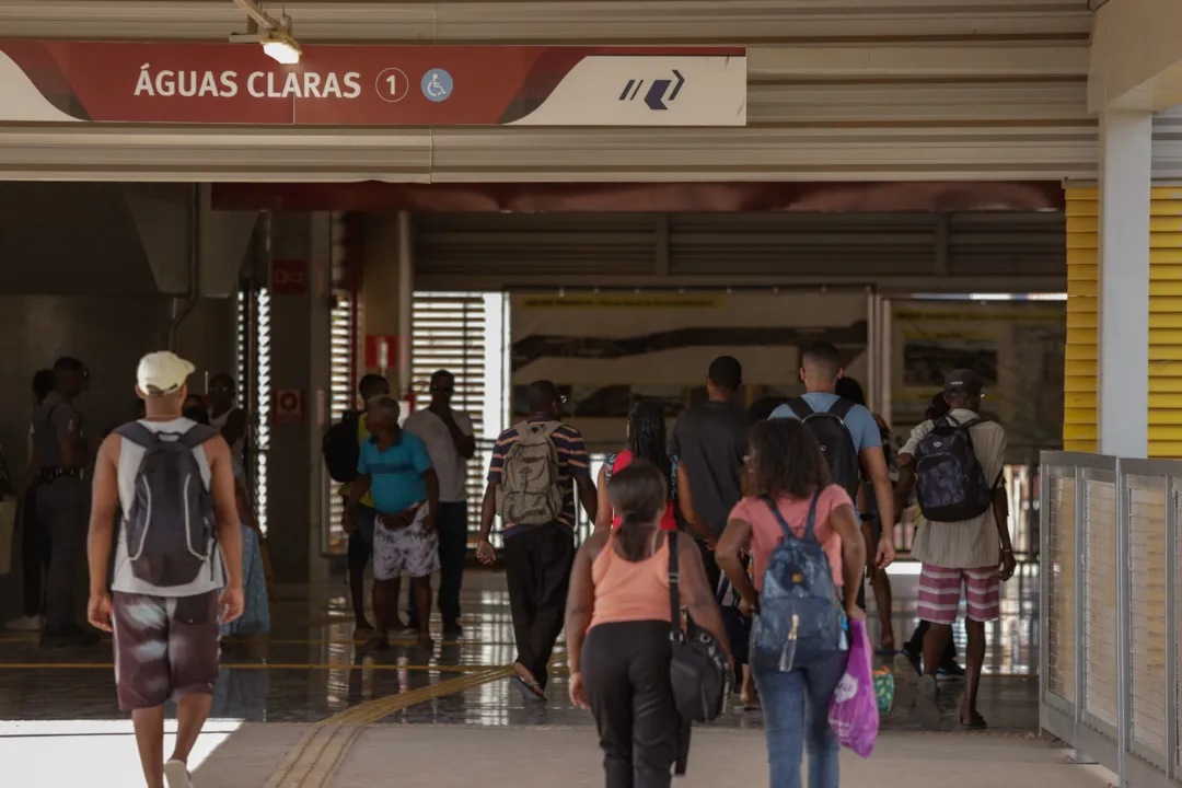 Estação de metrô e ônibus de Águas Claras