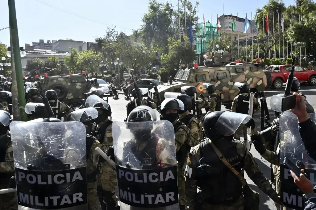 Imagem ilustrativa da imagem Militares são presos após tentativa de golpe na Bolívia