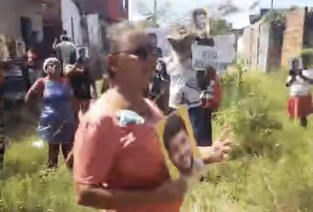 População protesta em Itapetinga