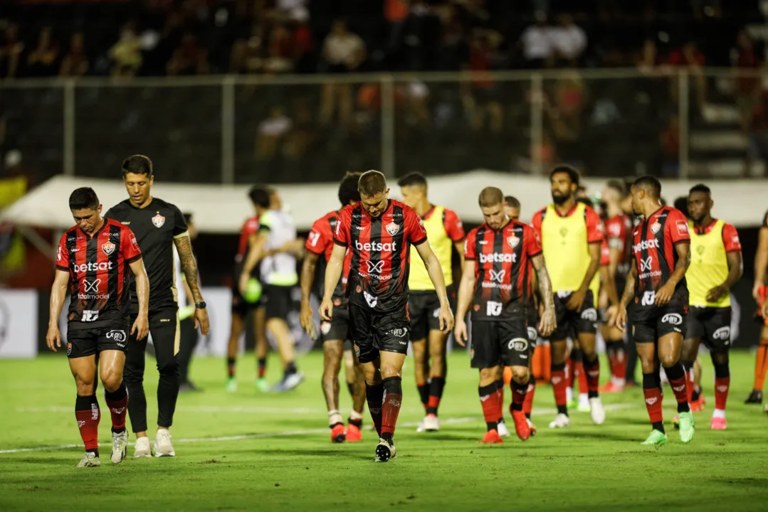 Imagem ilustrativa da imagem Na estreia de Carpini, Vitória perde e dá adeus à Copa do Brasil