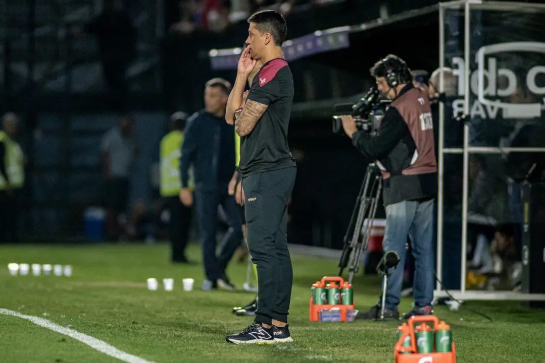 Thiago Carpini, técnico do Vitória