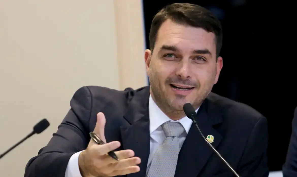 Advogada de Flávio Bolsonaro participou de reunião