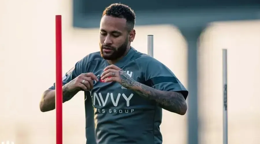 Neymar realiza trabalho especial com foco na recuperação