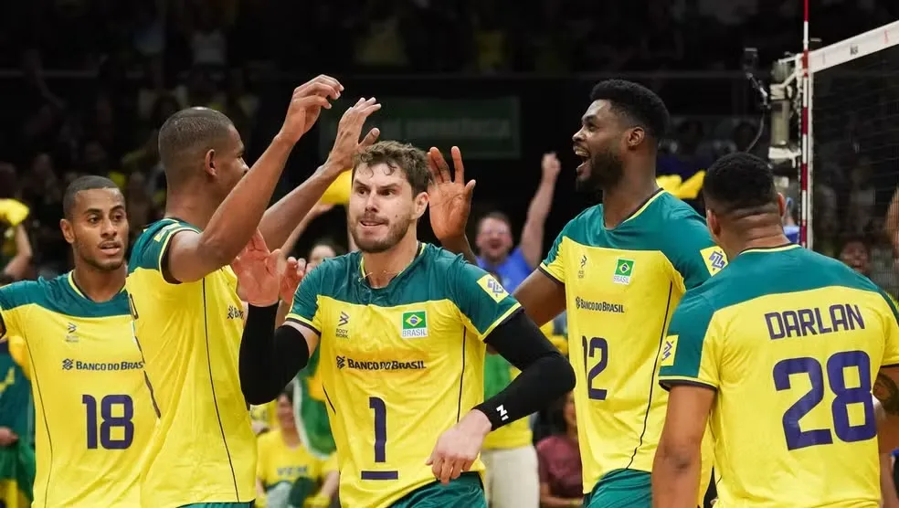 Jogadores do Brasil comemorando vitória