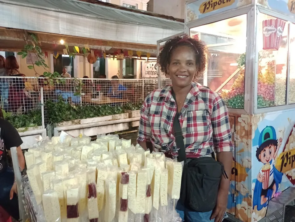Cristiana Maria vende queijo coalho