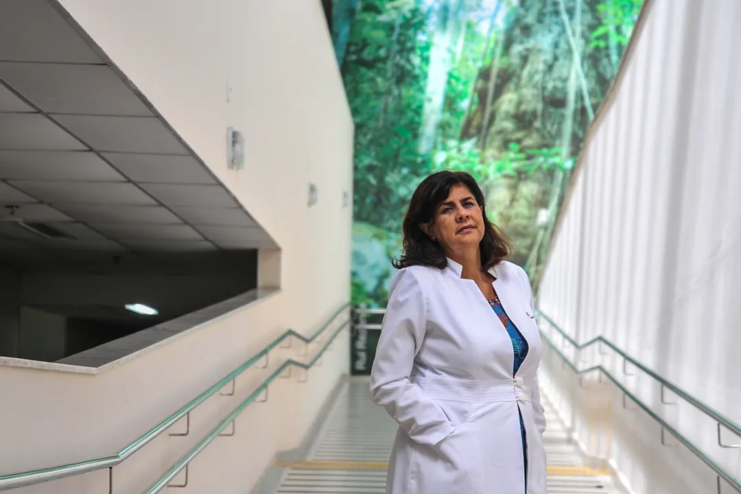SALVADOR

ASSUNTO: A VARIANTE ÔMICRON E SUAS CARACTERÍSTICAS

Nós vamos entrevistar a médica infectologista, Ceuci Nunes, atual Diretora do Hospital Couto Maia, referência para doenças infecto-contagiosas no Estado da Bahia. Ela vai falar sobre a variante Ômicron e suas características. Vamos explorar o assunto em torno do Ômicron, seu grau de letalidade, se existe e comparação com a Covid-19. Importante saber se há chances de novas cepas circulando, além de saber como os cidadãos devem continuar se protegendo, uma vez que muitos já nem usam máscaras nos ambientes. Uma vez apresentando sintomas, o que fazer.
Na foto, Dra. CEUCI NUNES diretora do Instituto Couto Maia.
Foto: Felipe iruatã/Ag a tarde
Data: 17/01/2022