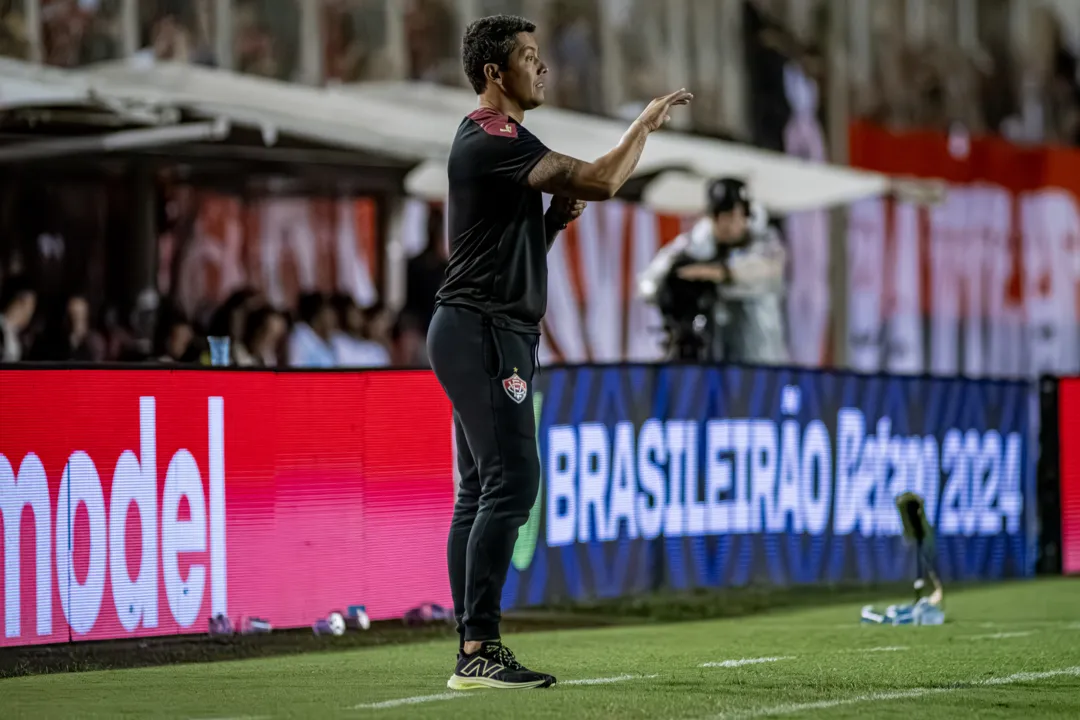 Thiago Carpini, técnico do Vitória