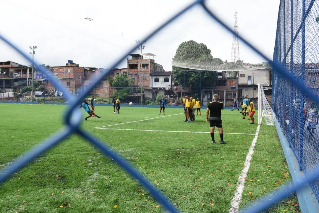 Outros 49 campos estão com obras em execução para ganharem gramado sintético