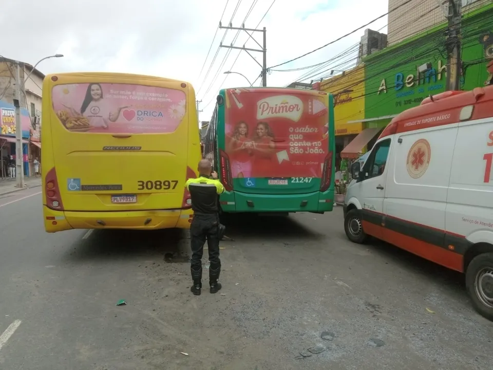 O acidente aconteceu na Rua Padre Antônio de Sá, no bairro da Calçada, em Salvador