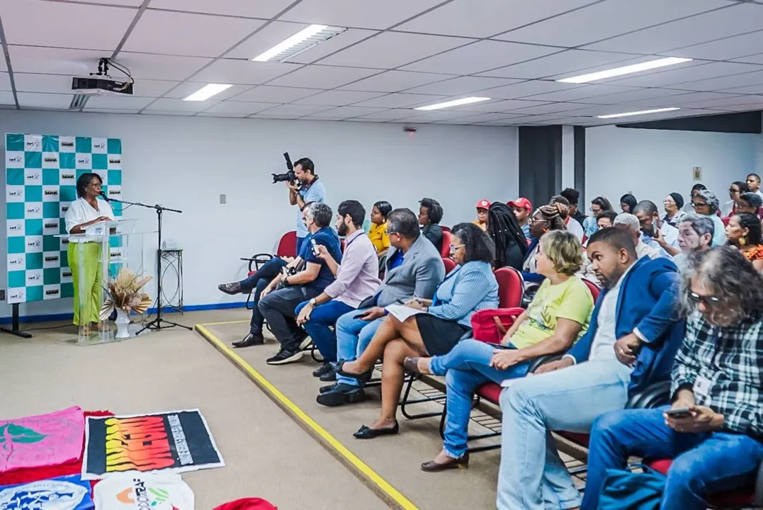 Débora Rodrigues, presidente do Consea-BA, falou aos novos conseeelheiros sobre as políticas de segurança alimentar