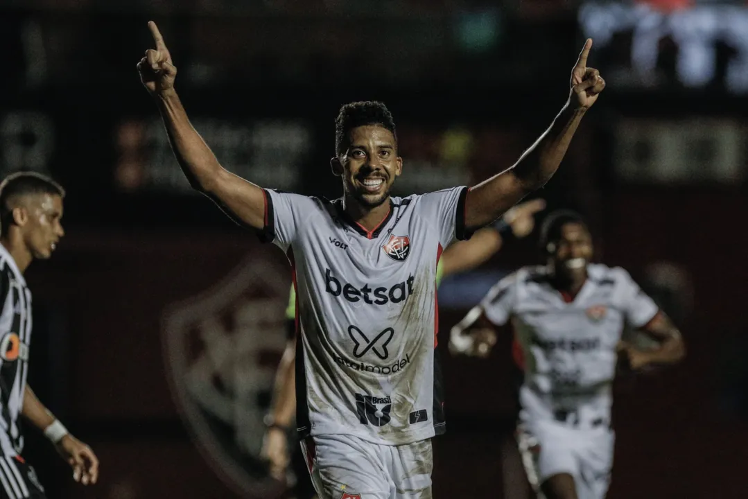 Willian Oliveira comemora gol sobre o Atlético-MG