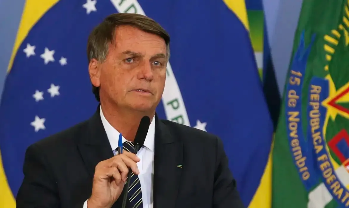 Ex-presidente é alvo de inquéritos