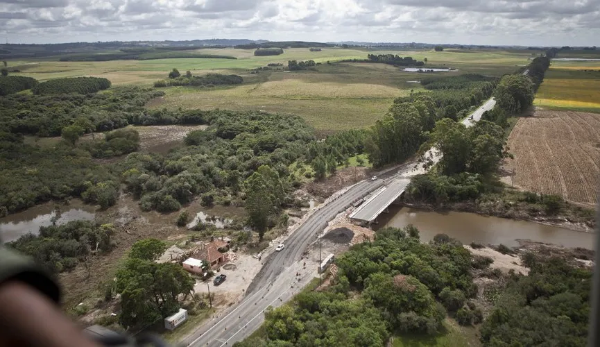 Imagem ilustrativa da imagem PL suspende cobrança de tributos federais para obras de reconstrução