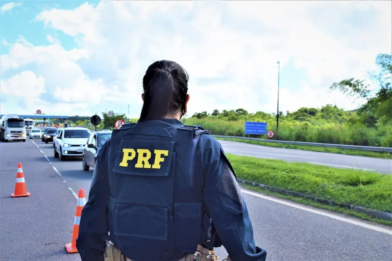 Imagem ilustrativa da imagem PRF realiza operação São João nas estradas baianas; saiba detalhes