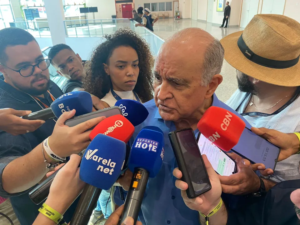 Paulo Souto marcou presença na convenção partidária de Bruno Reis nesta quinta-feira, 25