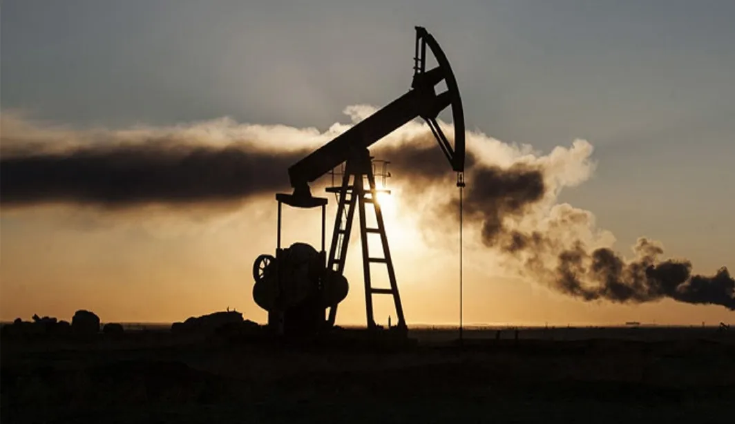Preços do petróleo inicialmente subiram após a publicação do relatório mensal do Departamento de Trabalho dos Estados Unidos