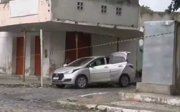 Carro foi encontrado no bairro Tanque da Nação