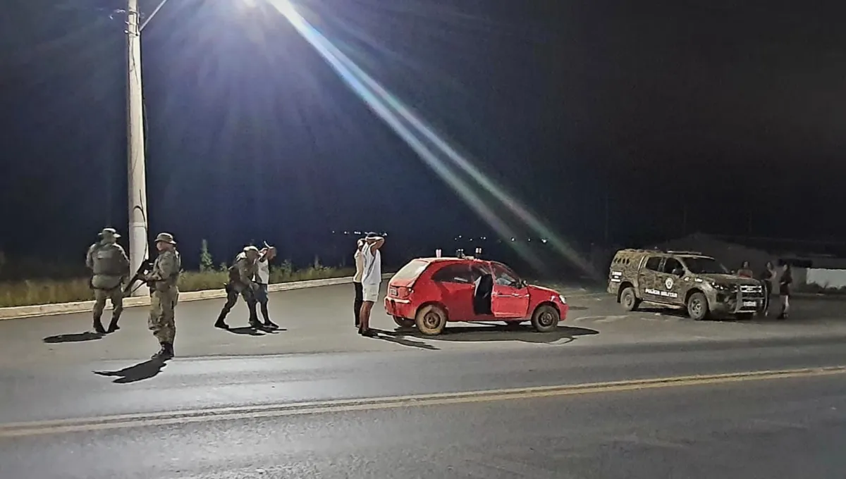 Imagem ilustrativa da imagem Polícia intensifica busca a grupo que tentou roubar banco na Bahia