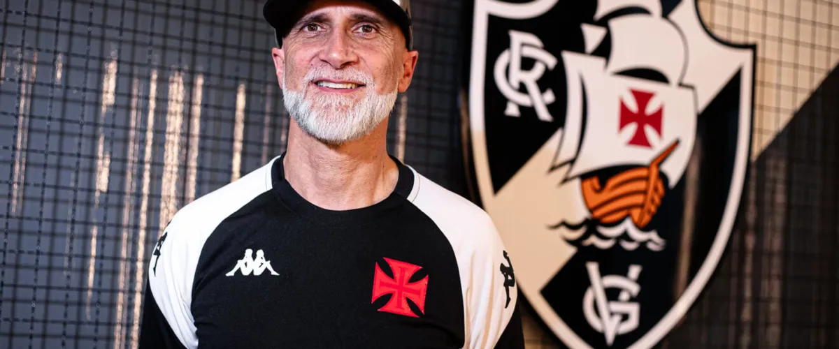 Álvaro Pacheco tem 52 anos e aceitou o desafio de comandar o Vasco
