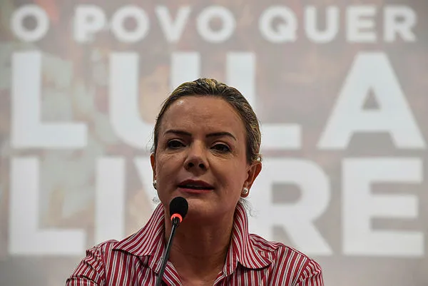 Presidente do PT, Gleisi Hoffmann, usou as redes sociais para fazer o posicionamento