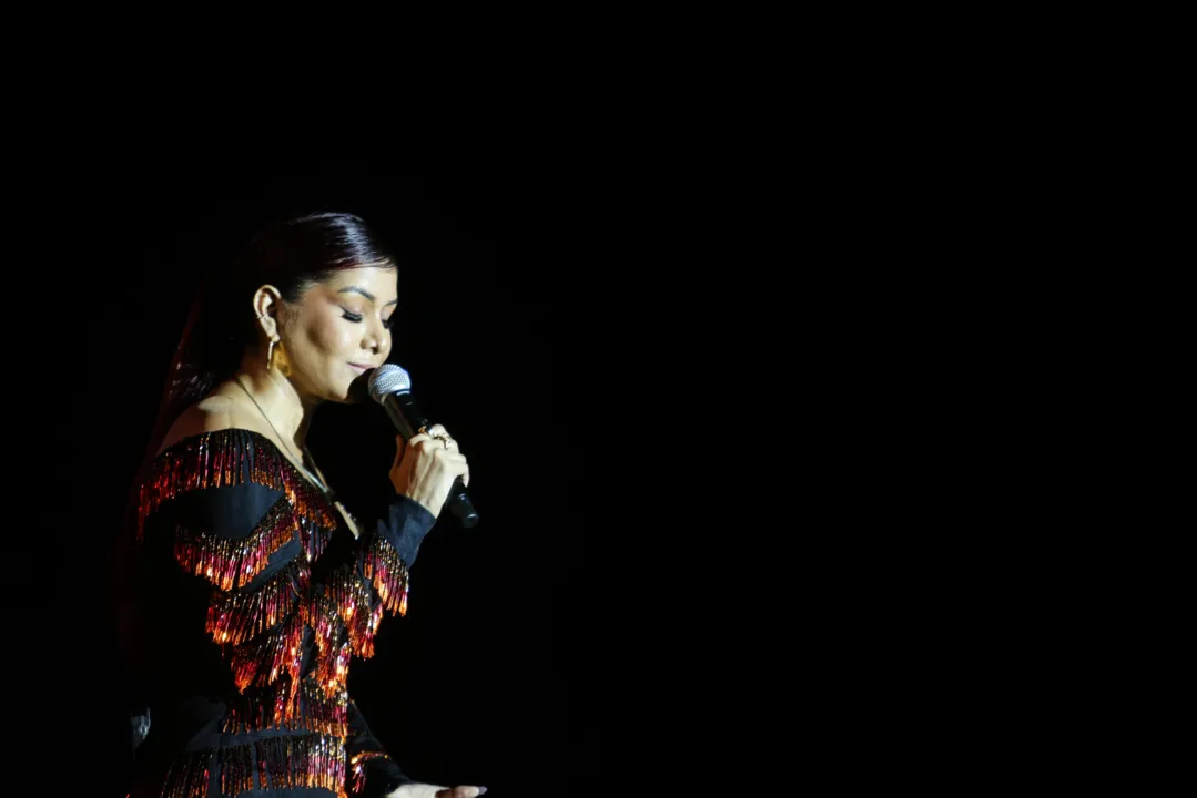 Cantora Priscila Senna durante apresentação no Parque de Exposições