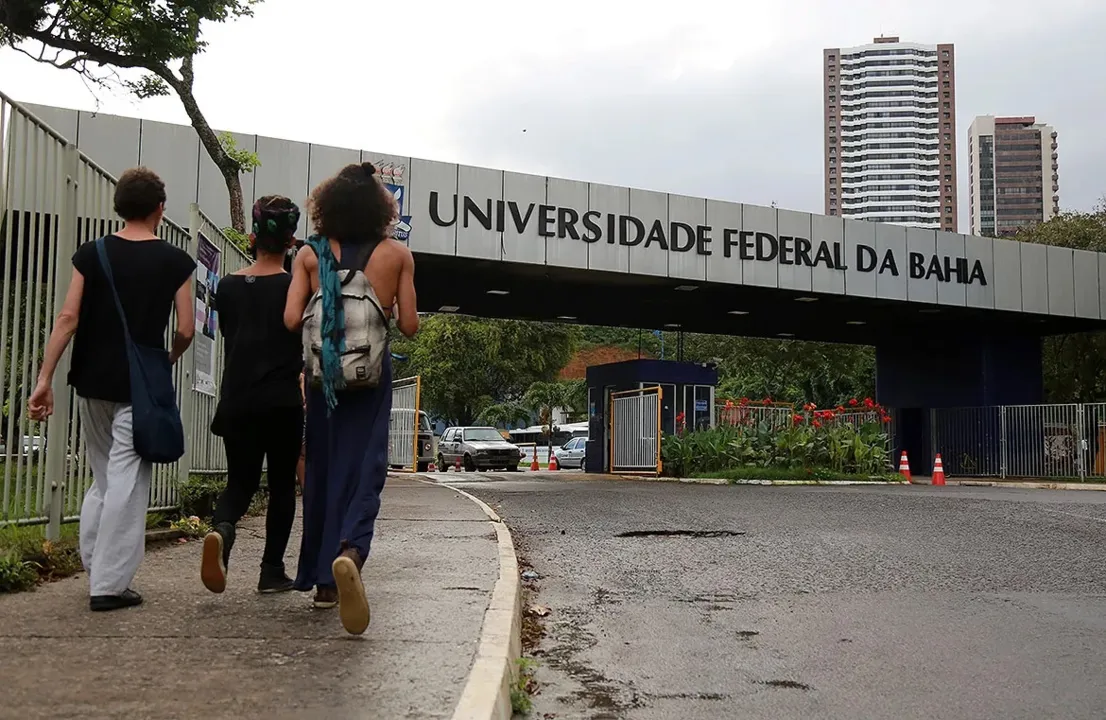 Imagem ilustrativa da imagem Professores universitários em greve avaliam proposta do governo