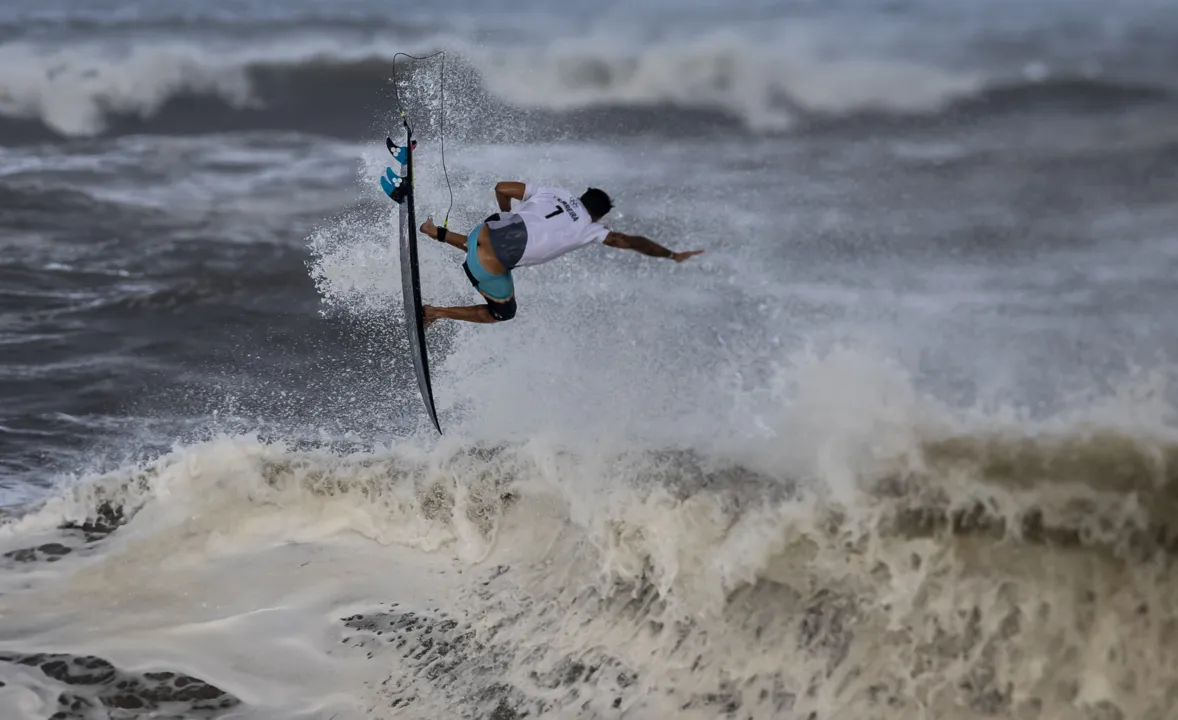 Surfista Ítalo Ferreira chega forte para o segundo ouro consecutivo