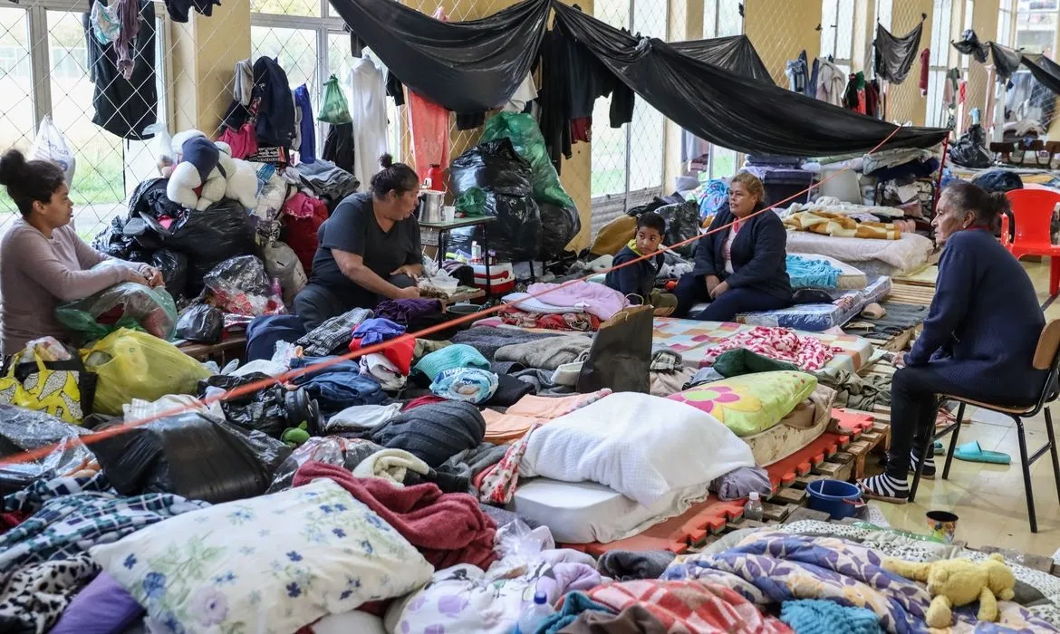 Imagem ilustrativa da imagem RS construirá "cidades temporárias" para acolher vítimas das enchentes