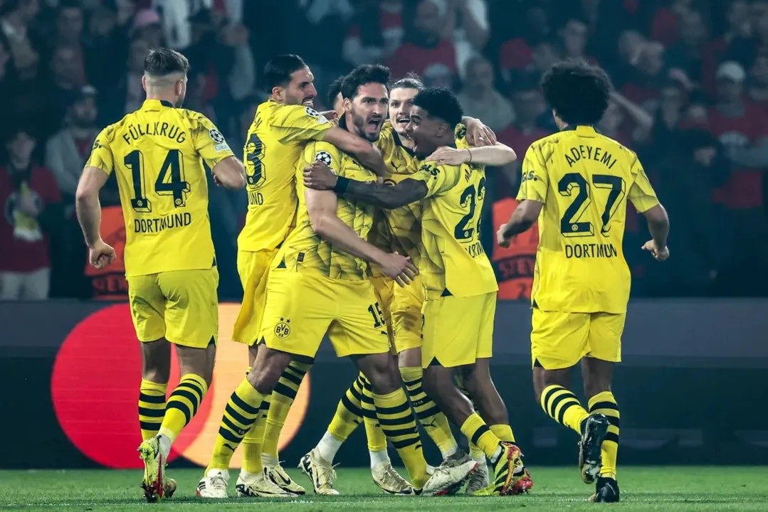 Jogadores do Borrusia comemorando