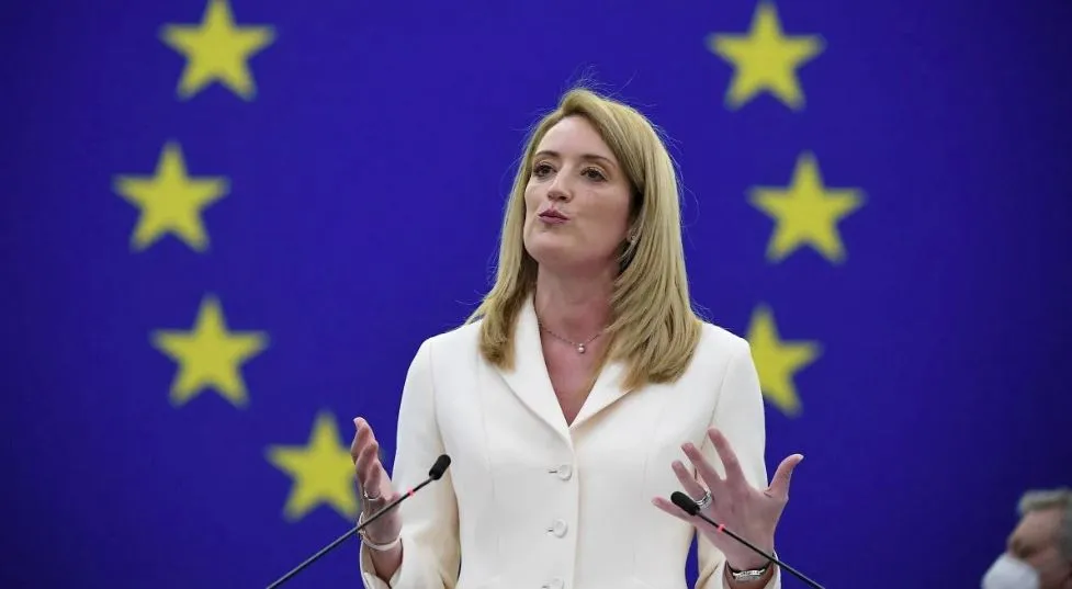 Roberta Metsola foi reconduzida ao cargo por 562 dos 623 parlamentares