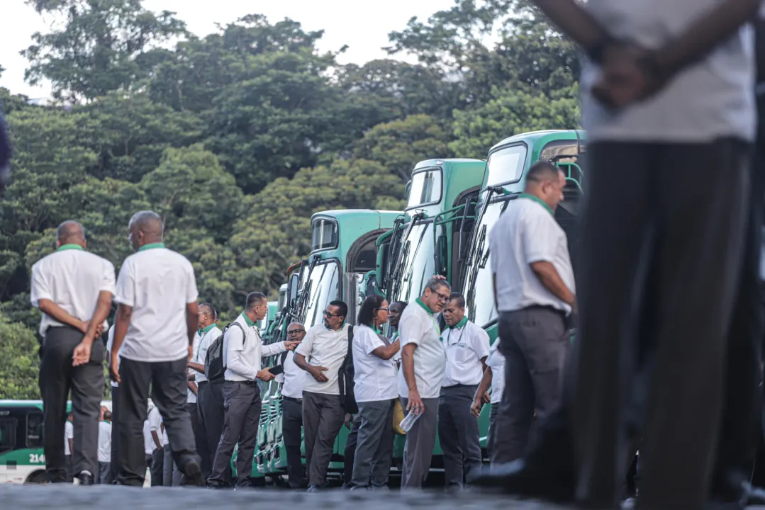 Rodoviários se reuniram na tarde desta quarta-feira, 15