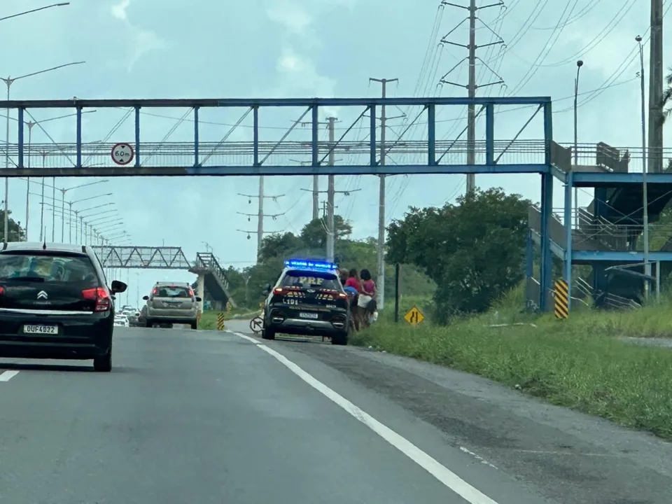 Movimento intenso na BR 324 sentido Feira Salvador chegando em Salvador