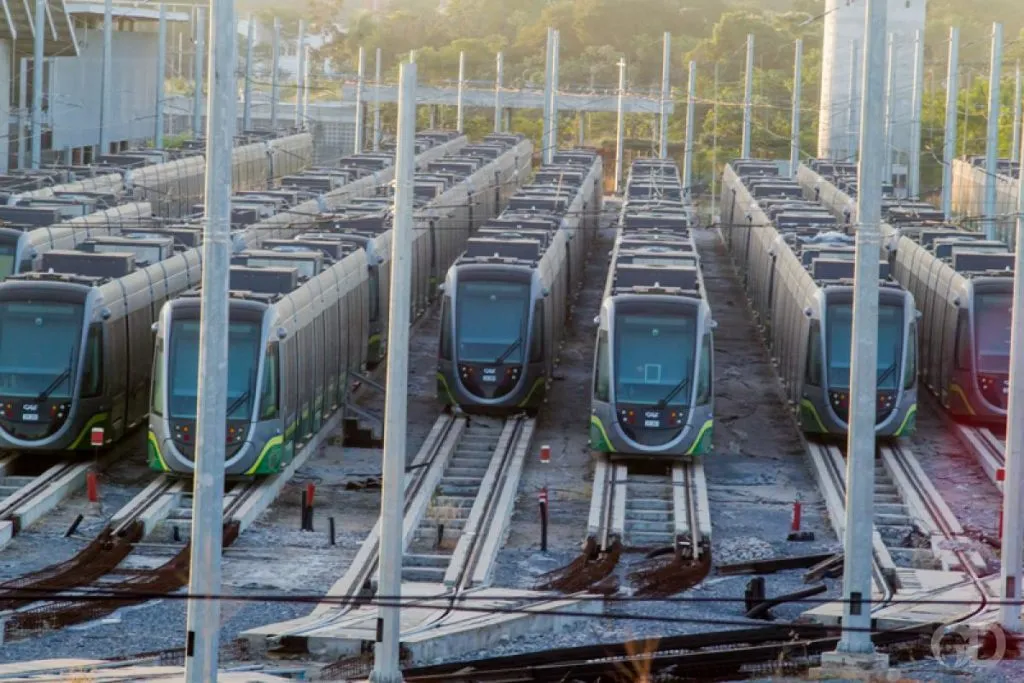 Trens do VLT do Mato Grosso, adquiridos pela Bahia pelo valor de R$ 820 milhões