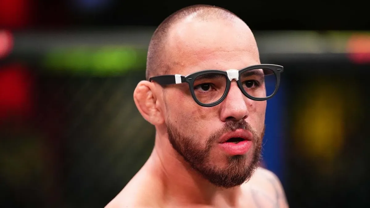 Jean Silva pertence a academia Fighting Nerds e usa óculos como marca registrada da equipe