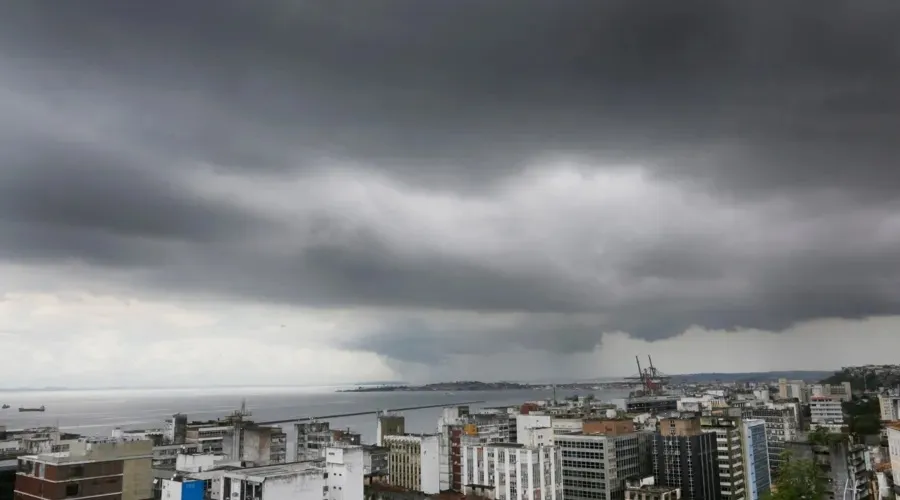 As temperaturas vão variar entre 21º (mínima) e 29º (máxima)