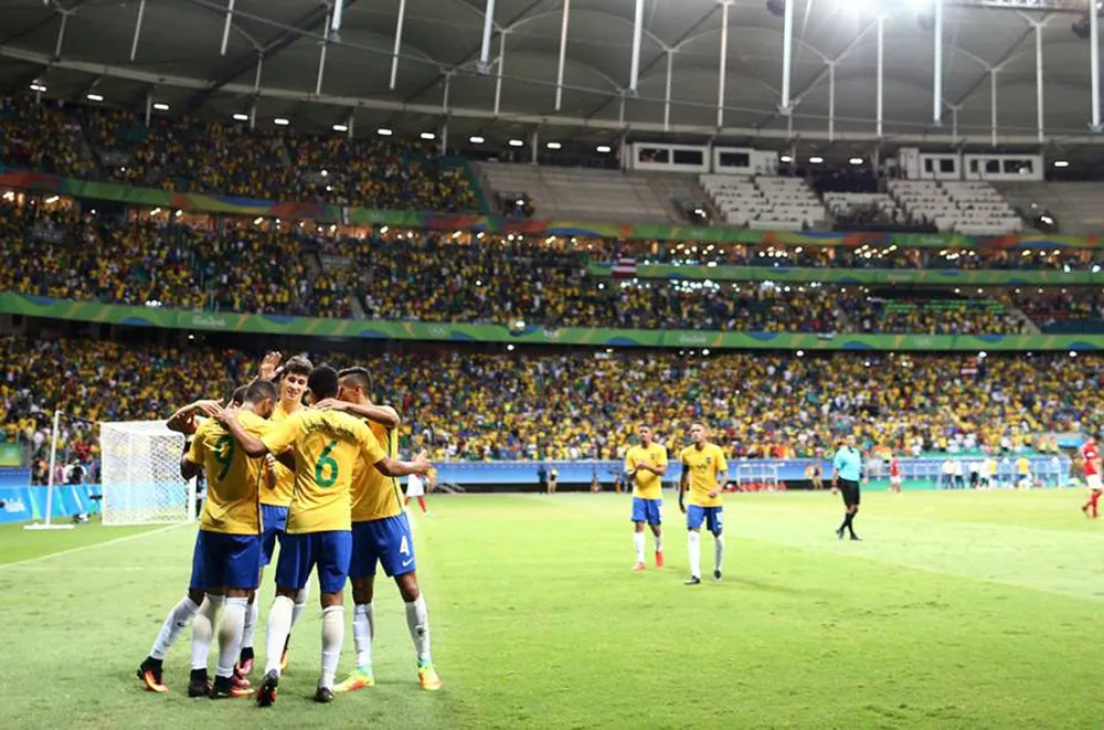 Brasil comemora gol sobre a Dinamarca, durante os Jogos Olímpicos de 2016