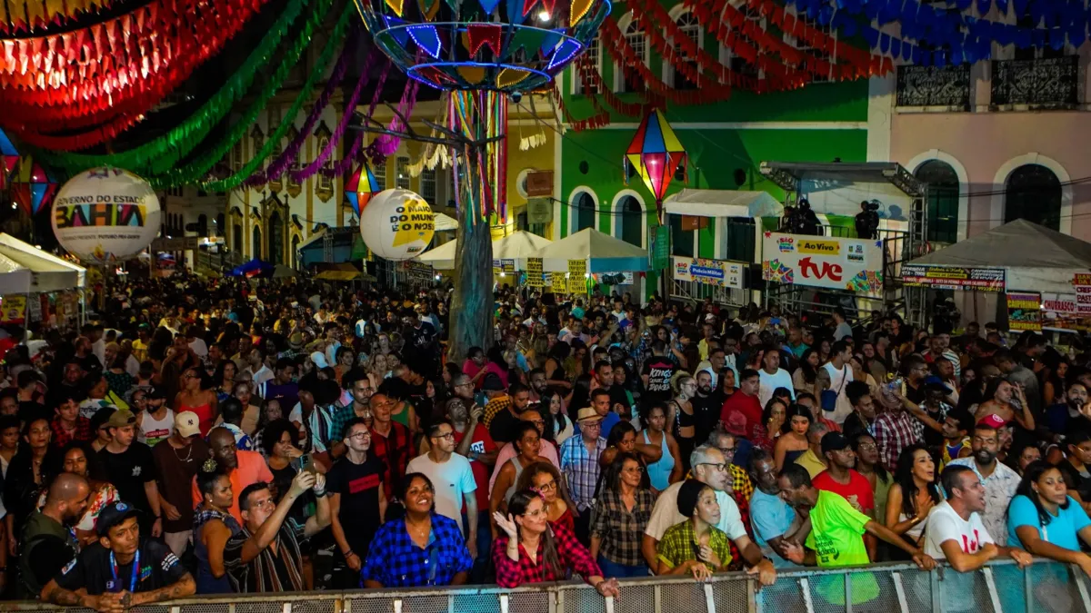 Primeiro dia de festa contou com a apresentação de Vírgilio