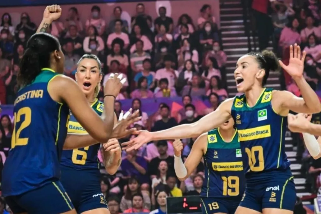 Meninas do Brasil comemoram ponto contra a Bulgária