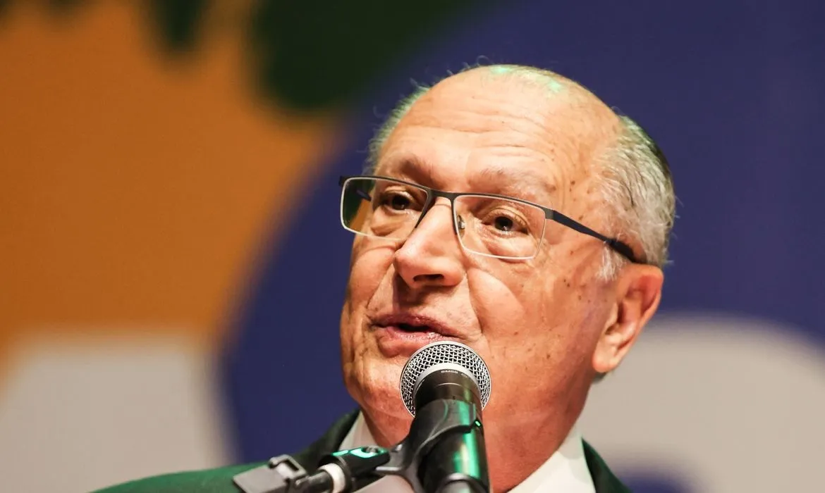 Imagem ilustrativa da imagem Selo Verde ajudará a neoindustrialização do Brasil, diz Alckmin
