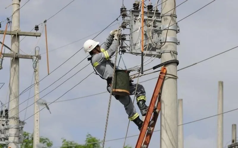 Aumento de colisões em postes afeta distribuição de energia na Bahia